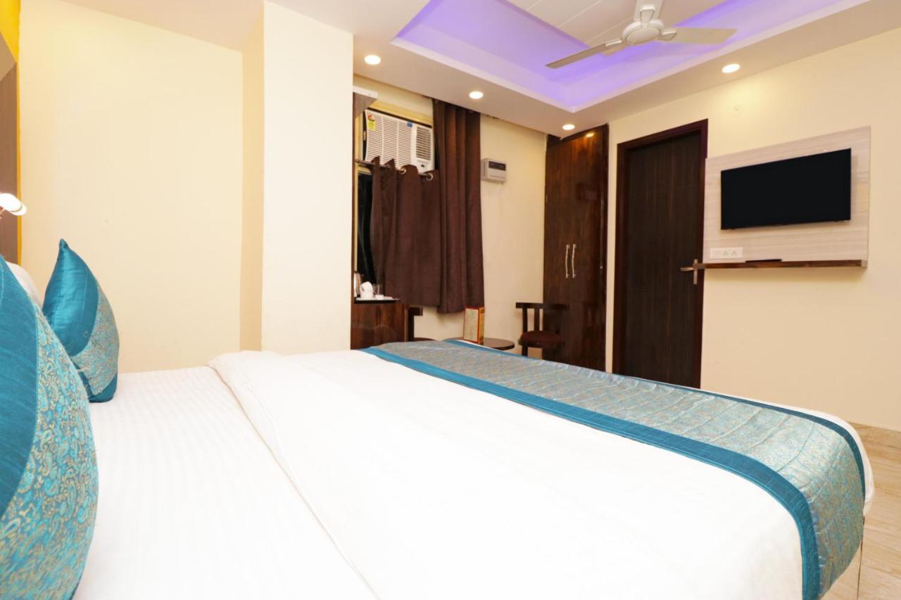 Airport Hotel Shivaka Inn Нью-Дели Экстерьер фото
