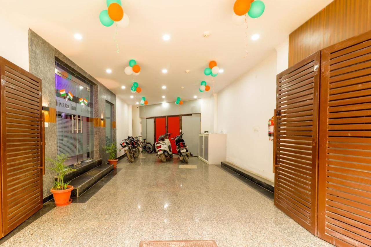 Airport Hotel Shivaka Inn Нью-Дели Экстерьер фото