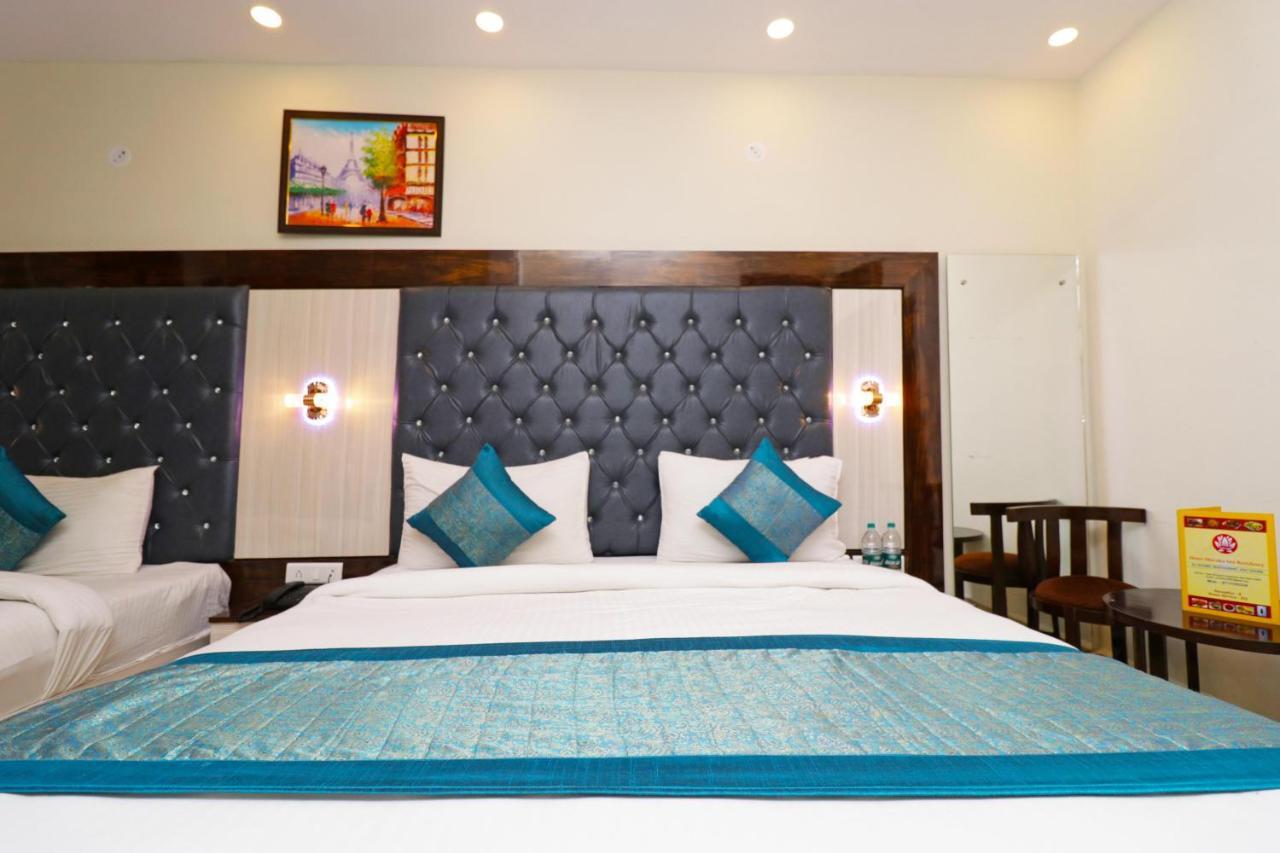 Airport Hotel Shivaka Inn Нью-Дели Экстерьер фото